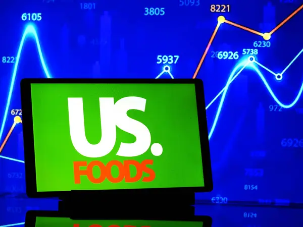 2024년 30일 사진에서 Foods Holding Corp 로고가 태블릿에 표시됨 로열티 프리 스톡 사진