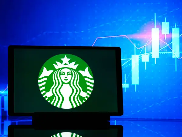 Німеччина Березня 2024 Цій Фотографії Логотип Starbucks Corporation Відображається Планшеті Ліцензійні Стокові Фото