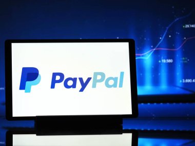 Almanya - 3 Nisan 2024: Bu resimde PayPal Holding, Inc. logosu bir tablette sergileniyor