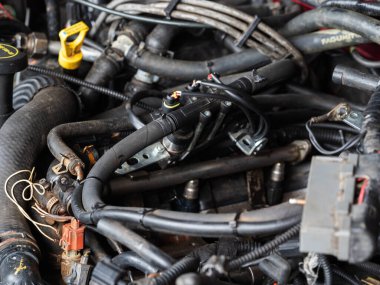 2001 Ford Ranger 4.0L giriş manifoldlu motor silindi.