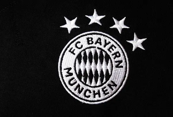 Німеччина Квітня 2024 Цій Фотографії Логотип Баварія Мюнхен Відображається Спортивному Стокове Фото