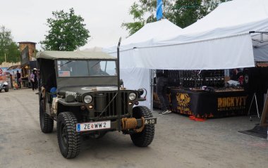 Willys MB (Willys), İkinci Dünya Savaşı 'ndan kalma bir off-road aracı. Seri üretim 1941 yılında Willys-Overland Motor ve Ford fabrikalarında başladı. - Geleneksel bir Amerikan yaşlılar sergisi Pullman City 'de çalışmaya başladı.