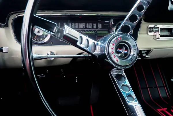 Steering Wheel Dashboard 1965 Ford Mustang First Production Mustang Rolled Zdjęcia Stockowe bez tantiem