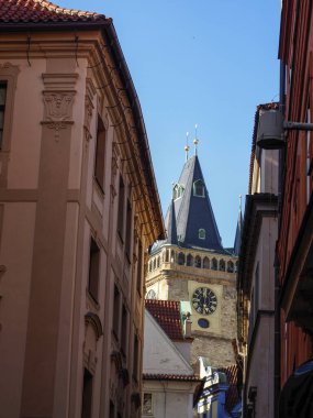 Prag, Çek Cumhuriyeti - 10 Mayıs 2024: Eski Kasaba Saati ile kulenin manzarası