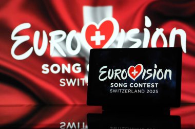 Almanya - 23 Temmuz 2024: Bu resimde, 2025 Eurovision Şarkı Yarışması logosu bir tablette sergilenmektedir.