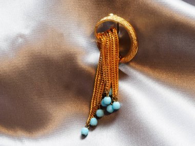 Aquamarine kolyeli antik gümüş yaldızlı broş, Almanya yapımı.