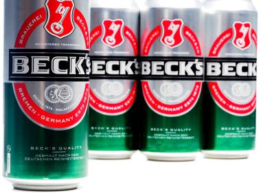 Almanya - 9 Şubat 2025: Bu resimde Beck 'in biraları sergilenmektedir. 