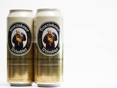 Almanya - 14 Şubat 2025: Bu resimde, Franziskaner Weissbier Konserveleri Naturtrub birası sergilenmektedir. 