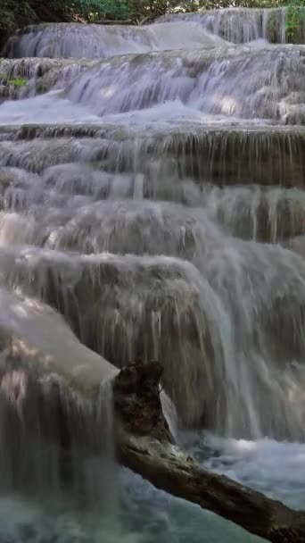 Uma Das Cachoeiras Cascata Erawan Província Kanchanaburi Tailândia Vídeo Vertical — Vídeo de Stock