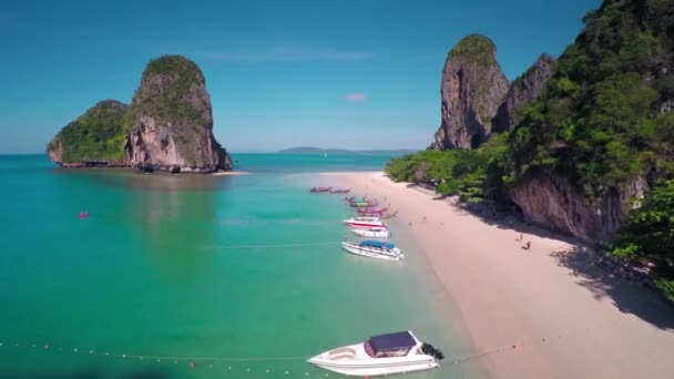 Pemandangan Udara Pantai Tropis Pantai Pranang Dan Bebatuan Krabi Thailand — Stok Video