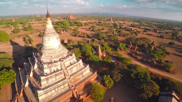 Voando Sobre Shwesandaw Pagode Templos Bagan Noite Myanmar Birmânia — Vídeo de Stock