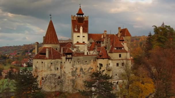 Vue Aérienne Autour Château Bran Transylvanie Roumanie Saison Automne Nuages — Video