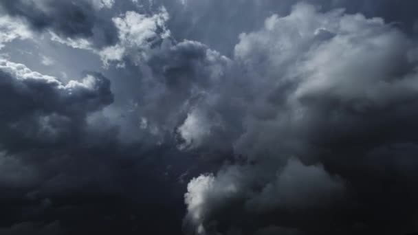 Dramatyczne Ciemne Chmury Burzowe Poruszają Się Szybko Timelapse — Wideo stockowe