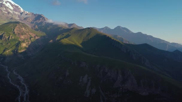 Vista Panorámica Aérea Del Monte Kazbek Luz Mañana Tercer Pico — Vídeo de stock