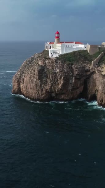 Вид Воздуха Маяк Кабо Сан Висенте Сагреш Португалия Вертикальное Видео — стоковое видео