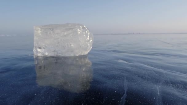 Sunset Frozen Lake Baikal Landscape Sunlight Refracted Piece Ice – stockvideo
