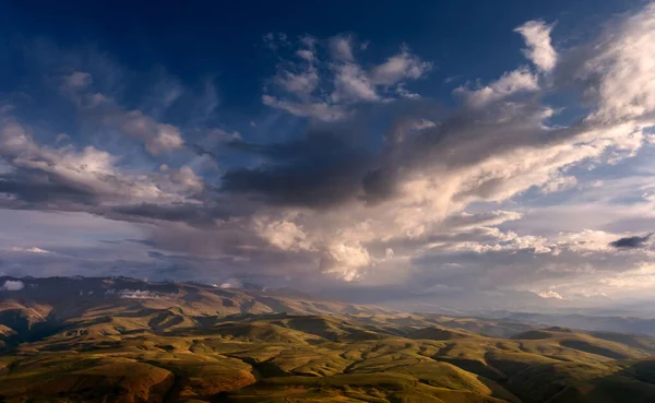 Schöne Landschaft Mit Hügeln Kaukasus Bei Sonnenuntergang Russland — Stockfoto