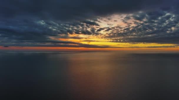 美丽色彩艳丽的落日之后的海面鸟瞰 时间流逝 — 图库视频影像