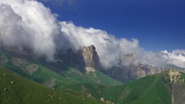 Cáucaso Montanhas Sob Movimento Épico Nuvens Caindo Kabardino Balkaria Rússia — Vídeo de Stock