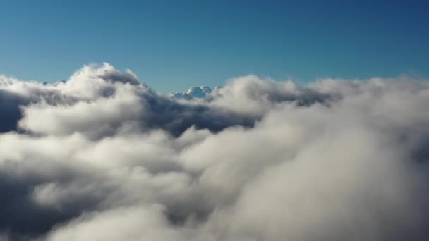 Volando Sopra Nuvole Veduta Aerea Delle Nuvole All Alba Viaggiare — Video Stock