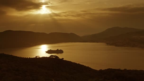 Nagy Sétahajó Kotor Öbölben Naplementekor Montenegró — Stock videók