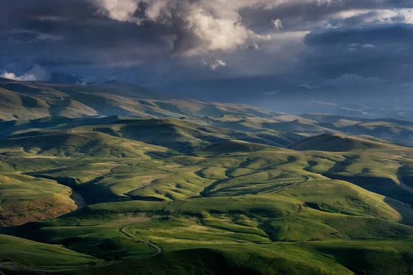 Bellissimo Paesaggio Con Colline Nelle Montagne Del Caucaso Tramonto Russia — Foto Stock