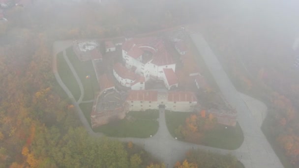 Luchtfoto Van Historische Citadel Van Brasov Straja Heuvel Mist Roemenië — Stockvideo
