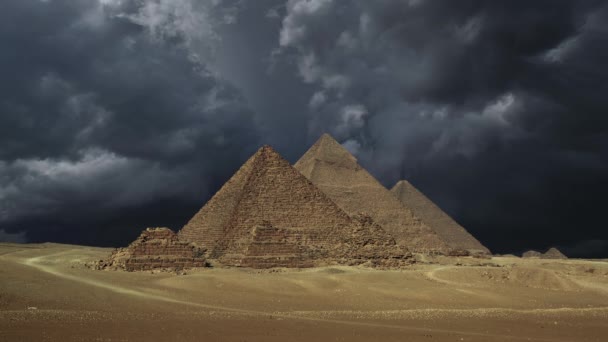 Wielkie Piramidy Ciemne Chmury Burzowe Giza Kair Egipt — Wideo stockowe