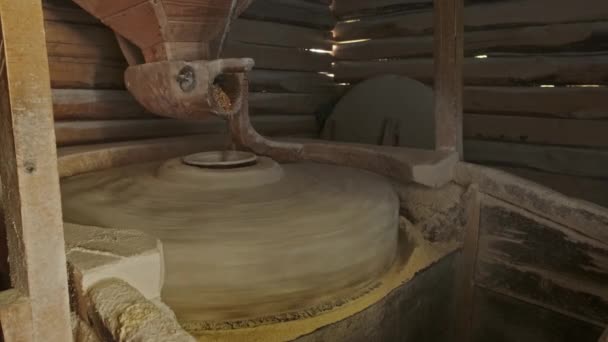 Praca Stary Wodny Młyn Grist Kamieni Drewna — Wideo stockowe