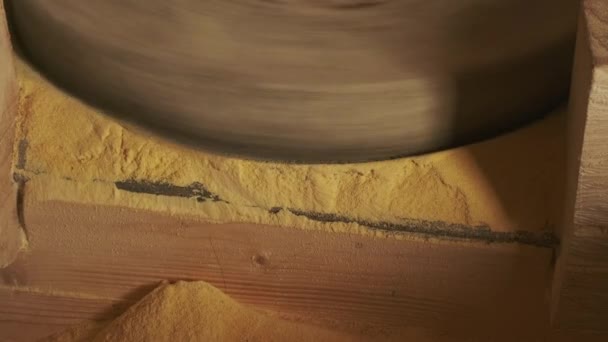 Trabalhando Velho Moinho Grist Movido Água Feito Pedras Madeira — Vídeo de Stock