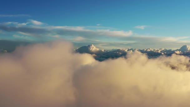 Voando Acima Das Nuvens Vista Aérea Das Nuvens Nascer Sol — Vídeo de Stock