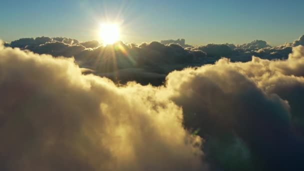 Volando Sobre Las Nubes Vista Aérea Nubes Sol Mañana Viajando — Vídeos de Stock