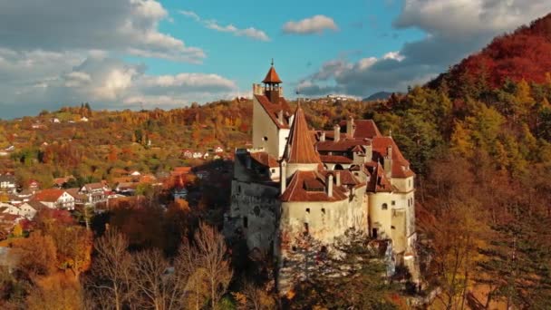 Lotnisko Okolicach Zamku Bran Regionie Transylwanii Rumunia Jesienny Sezon Ciemne — Wideo stockowe