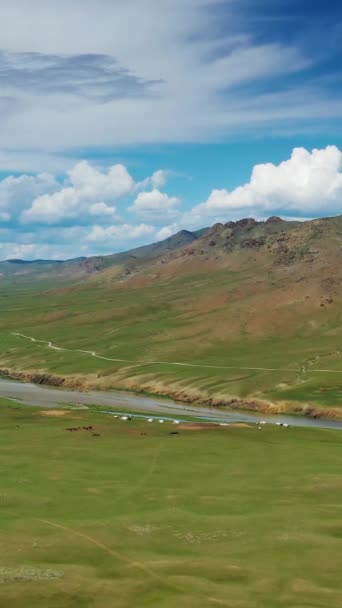 Légi Panoráma Kilátás Sztyeppére Hegyekre Táj Orkhon Völgyében Mongóliában Függőleges — Stock videók