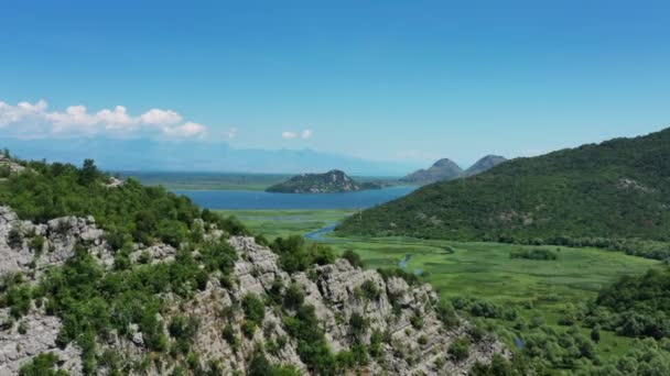Légi Kilátás Gyönyörű Skadar Között Hegyek Nyáron Montenegró — Stock videók