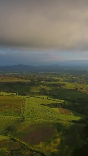 Воздушный Пейзаж Тосканы Восходящего Солнца Италия Европа Вертикальное Видео — стоковое видео