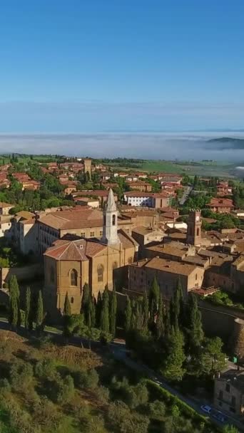 Cidade Italiana Velha Topo Uma Colina Nevoeiro Vista Aérea Toscana — Vídeo de Stock