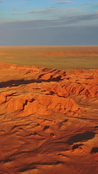 Vista Aérea Torno Das Falésias Flamejantes Bayanzag Pôr Sol Mongólia — Vídeo de Stock