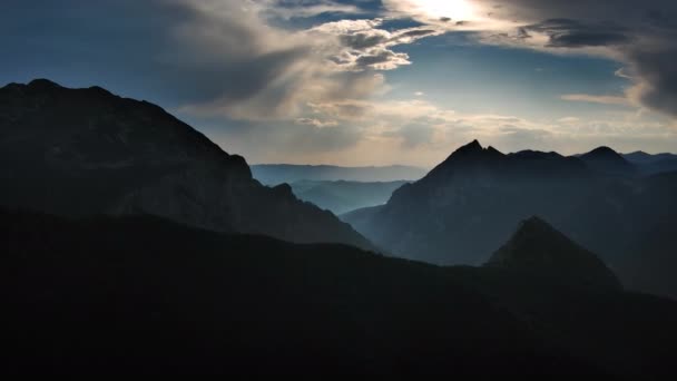 Luchtfoto Van Prachtige Zonsondergang Rokerige Bergen Nationaal Park Sutjeska Bosnië — Stockvideo