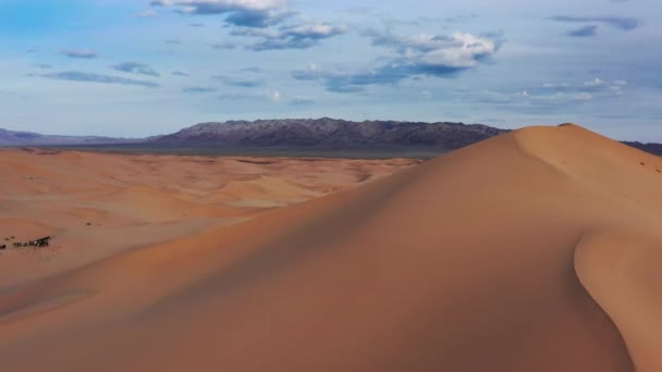 Aerial View Big Sand Dune Hongoryn Els Gobi Desert Sunset — Stock Video