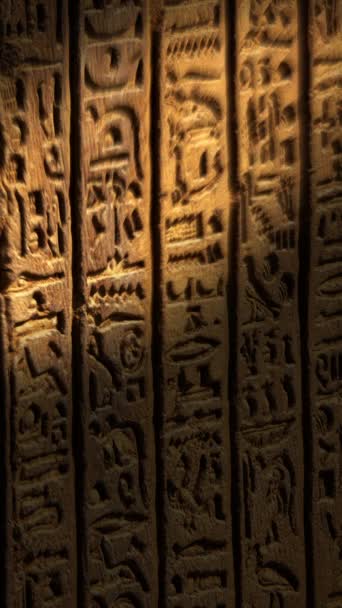 Punkt Świetlny Poruszający Się Starożytnych Hieroglifach Egipskich Rzeźbiących Ścianie Świątyni — Wideo stockowe
