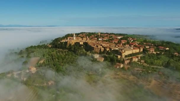 Sisteki Bir Tepenin Üstünde Eski Bir Talyan Şehri Toskana Hava — Stok video