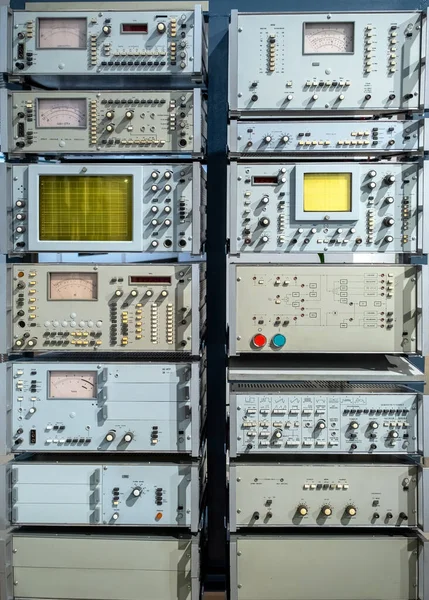 20世纪的旧技术设备 示波器和其他测量电子设备 — 图库照片