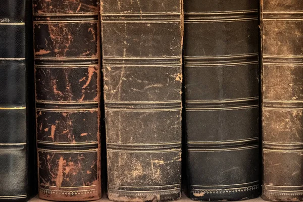 Древние Старые Книги Полке Библиотеке Плиточный Фон Книжной Полки — стоковое фото