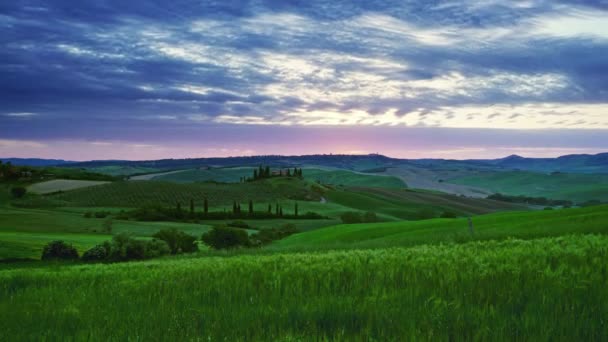 Paisagem Toscana Nascer Sol Com Casa Fazenda Colinas Itália Timelapse — Vídeo de Stock