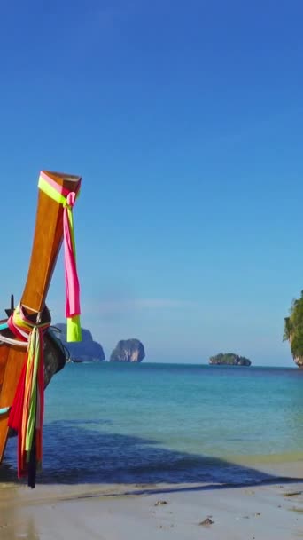 Długi Ogon Łodzi Tropikalnej Plaży Pranang Plaży Skały Krabi Tajlandia — Wideo stockowe