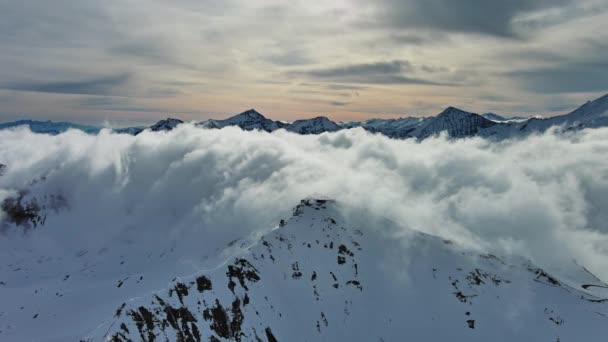 Veduta Aerea Della Catena Montuosa Neve Paesaggio Con Nuvole Alpi — Video Stock