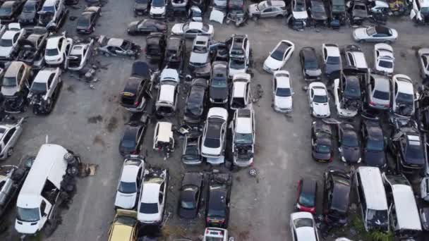 Hurdalığın Havadan Görünüşü Hurdaya Dönmüş Arabaları Eski Araçların Geri Dönüşümü — Stok video