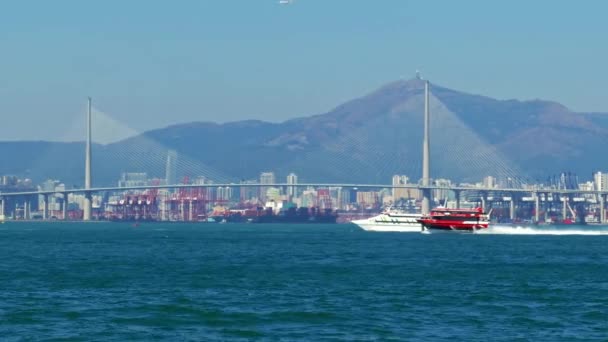 Kapal Feri Pelabuhan Hong Kong Dan Jembatan Stonecutters — Stok Video