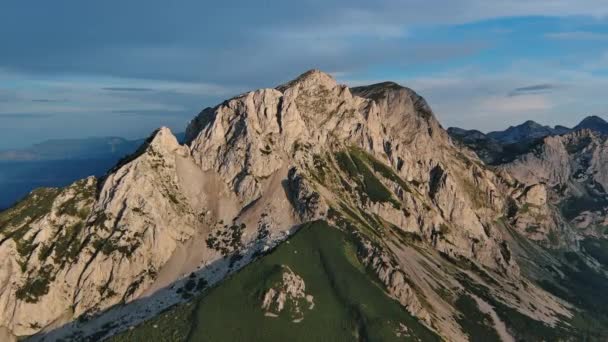 Sutjeska国家公园马格利奇山的空中景观 波斯尼亚和黑塞哥维那的最高峰 日落时美丽的风景 — 图库视频影像